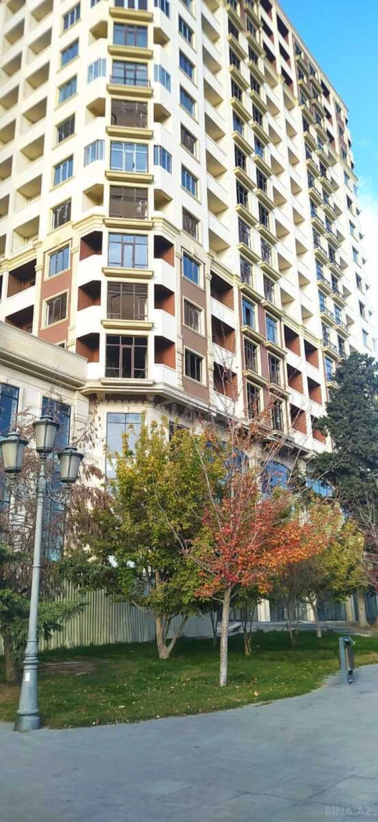 Satılır 4 otaqlı mənzil 184 m²