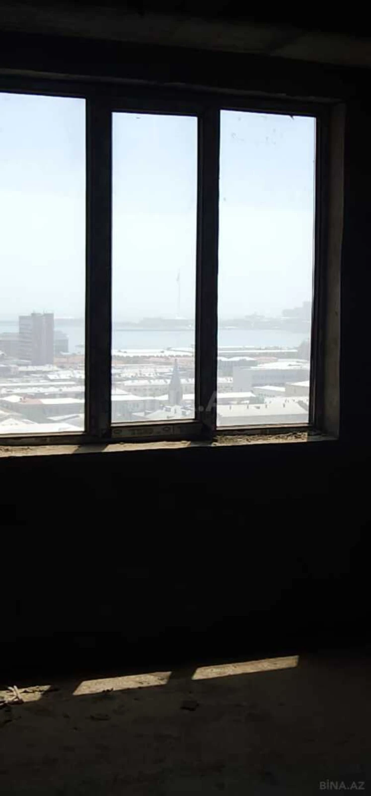 Satılır 4 otaqlı mənzil 184 m²