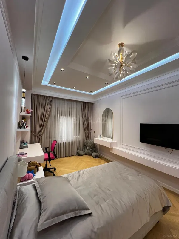 Satılır 4 otaqlı mənzil 141 m²