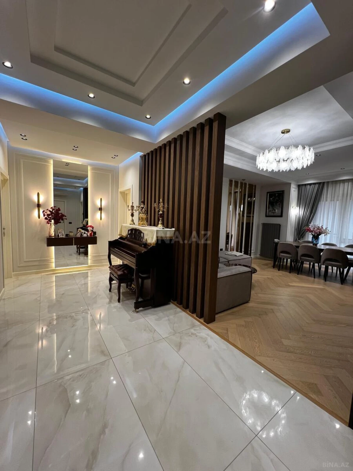 Satılır 4 otaqlı mənzil 141 m²