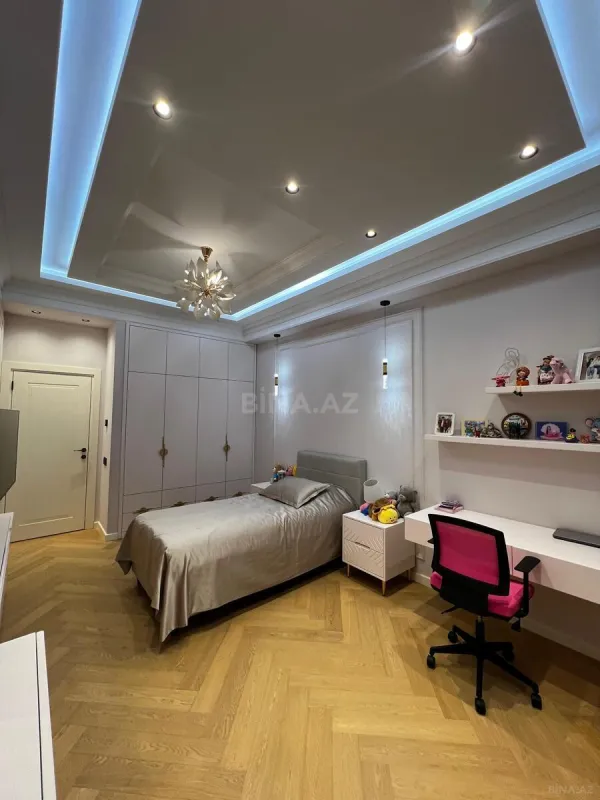Satılır 4 otaqlı mənzil 141 m²