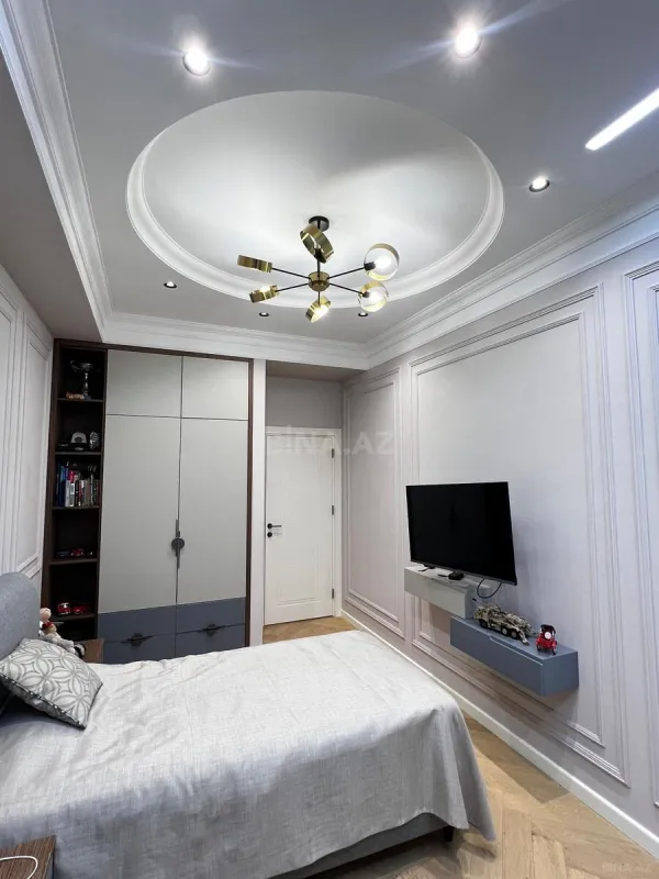 Satılır 4 otaqlı mənzil 141 m²
