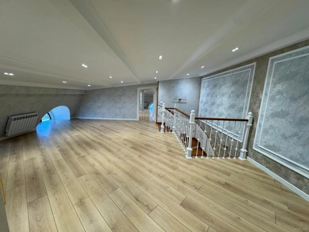Satılır 5 otaqlı mənzil 260 m²
