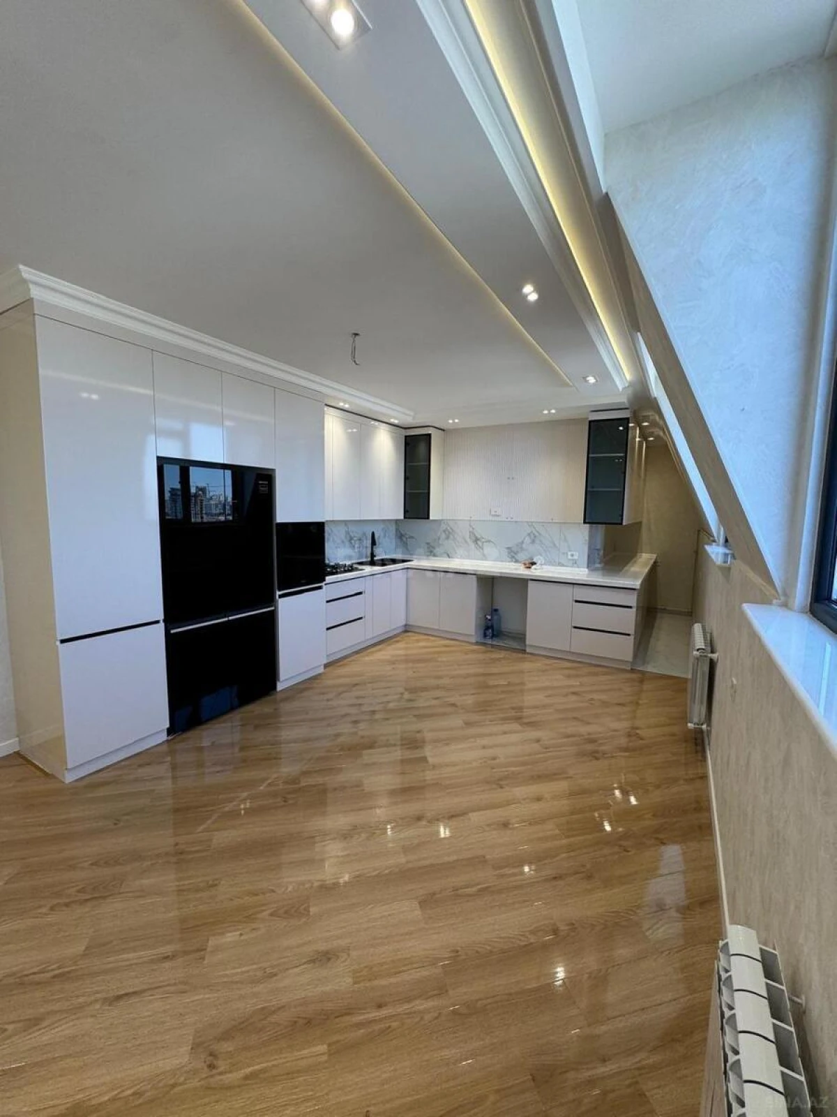 Satılır 5 otaqlı mənzil 260 m²