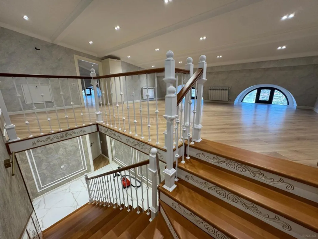Satılır 5 otaqlı mənzil 260 m²