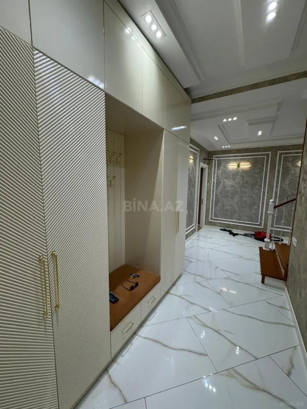Satılır 5 otaqlı mənzil 260 m²