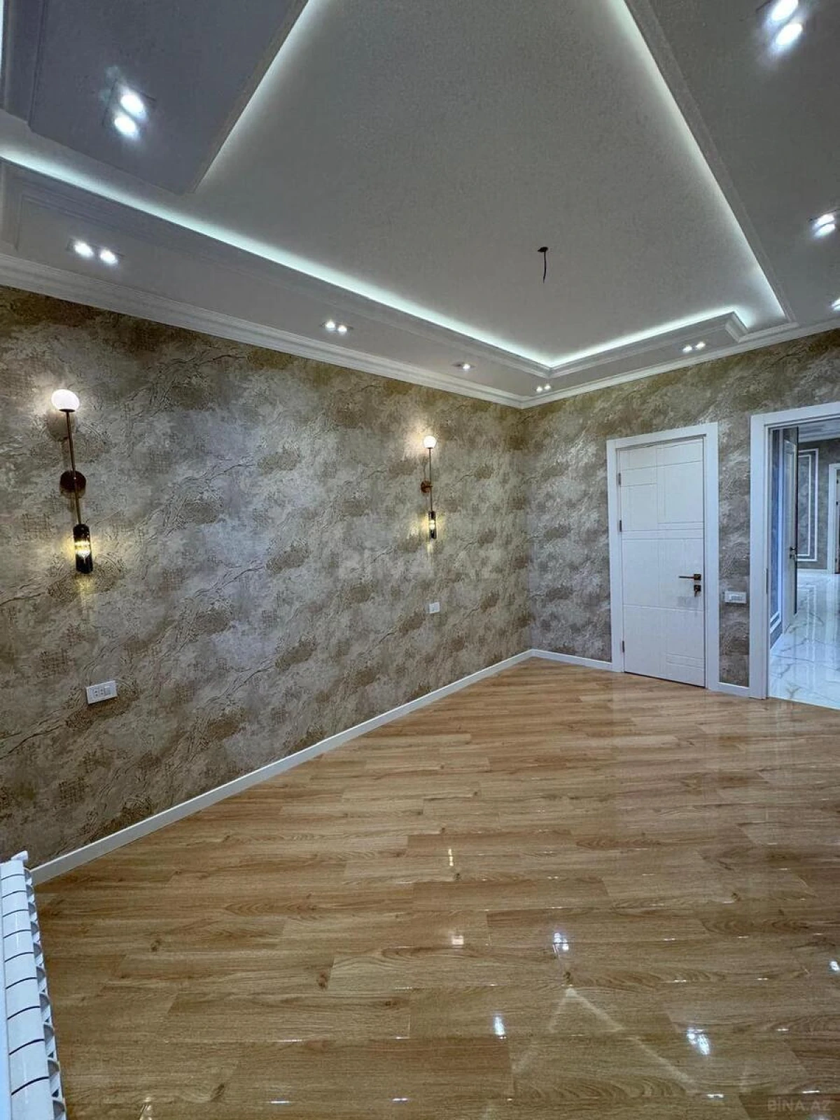 Satılır 5 otaqlı mənzil 260 m²
