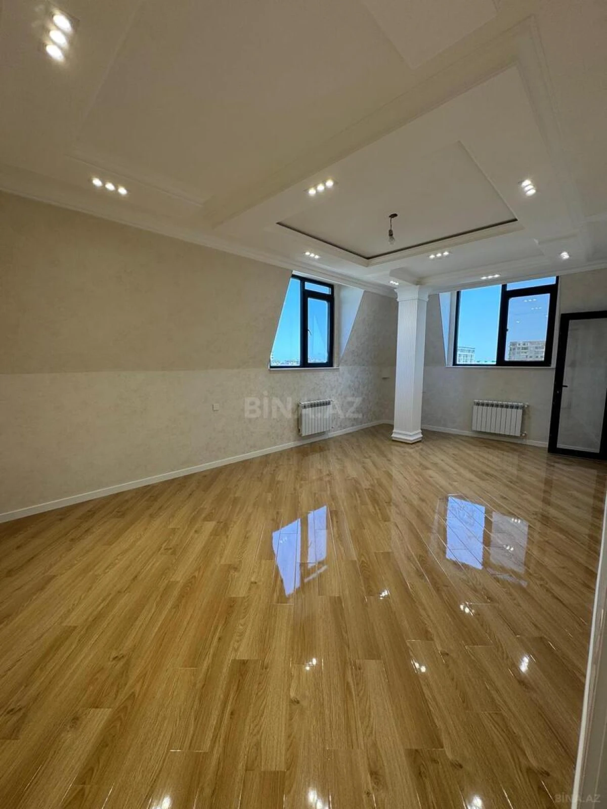 Satılır 5 otaqlı mənzil 260 m²