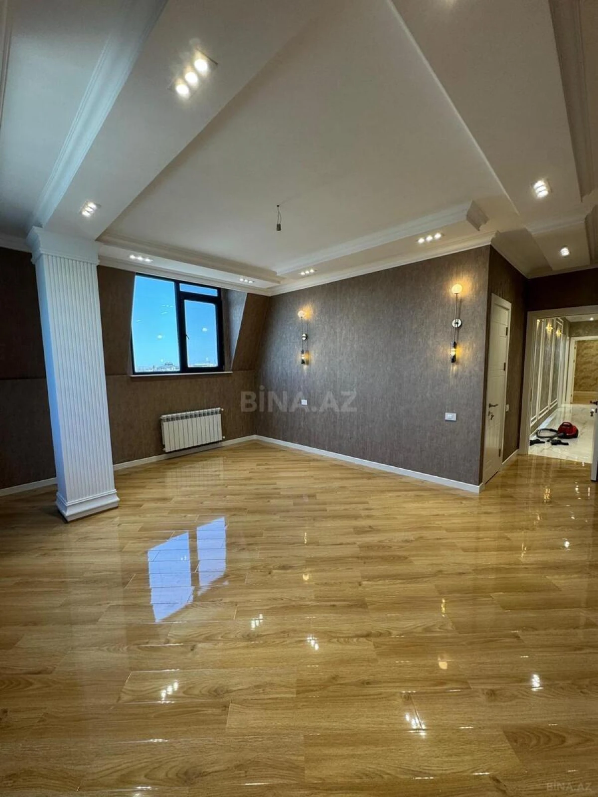 Satılır 5 otaqlı mənzil 260 m²