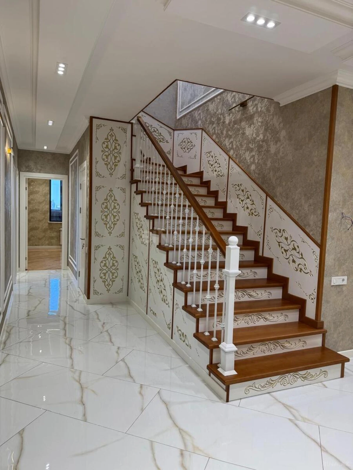 Satılır 5 otaqlı mənzil 260 m²