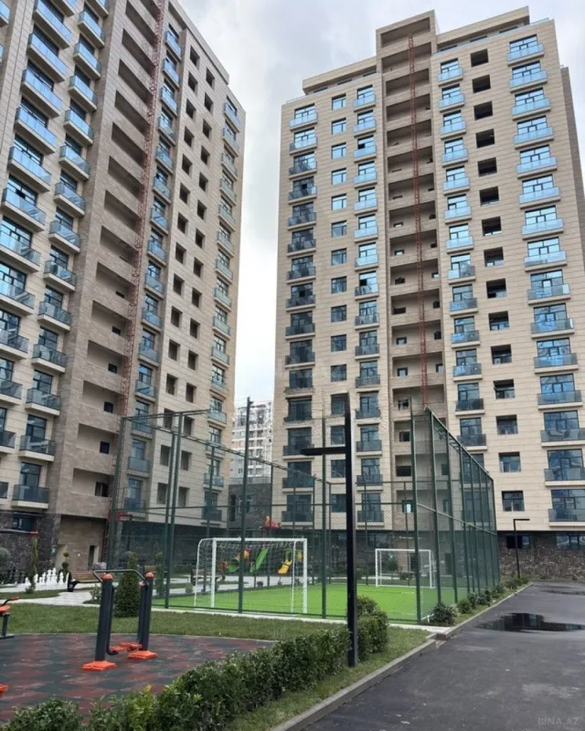 Satılır 4 otaqlı mənzil 195 m²