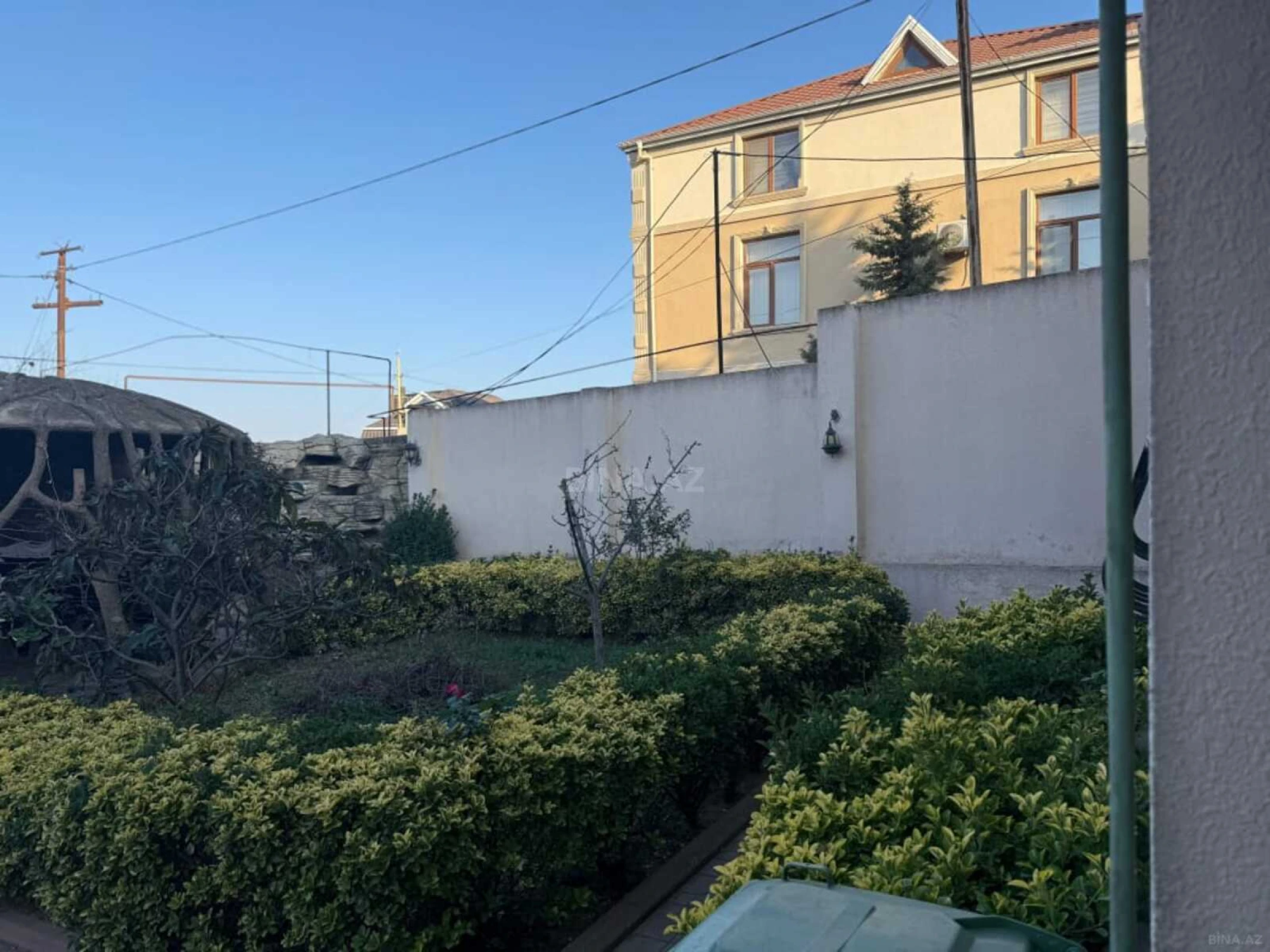 Satılır 8 otaqlı həyət evi 600 m²