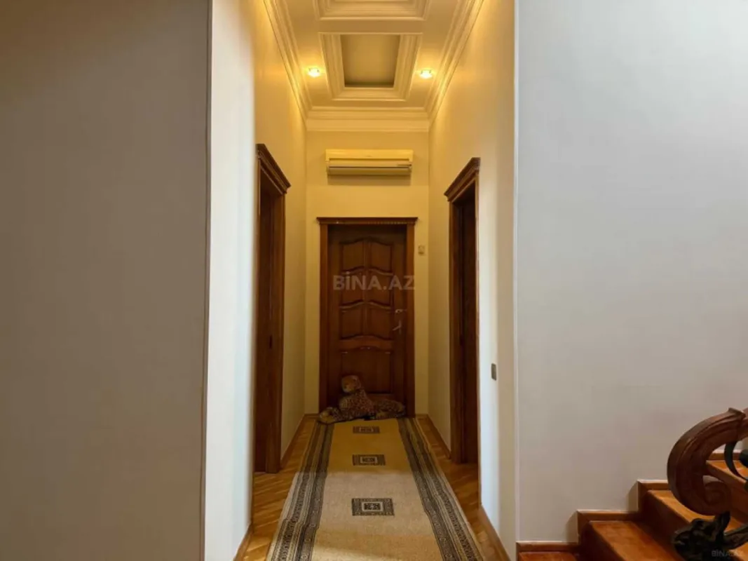 Satılır 8 otaqlı həyət evi 600 m²