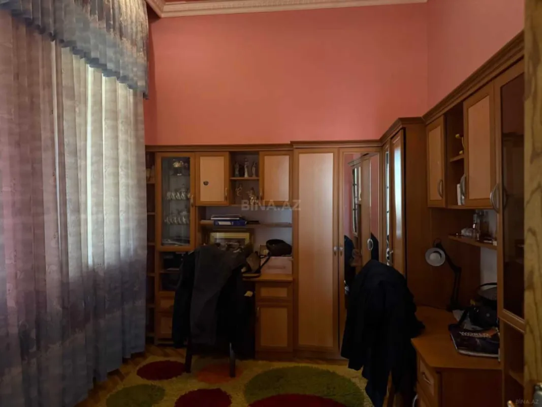 Satılır 8 otaqlı həyət evi 600 m²