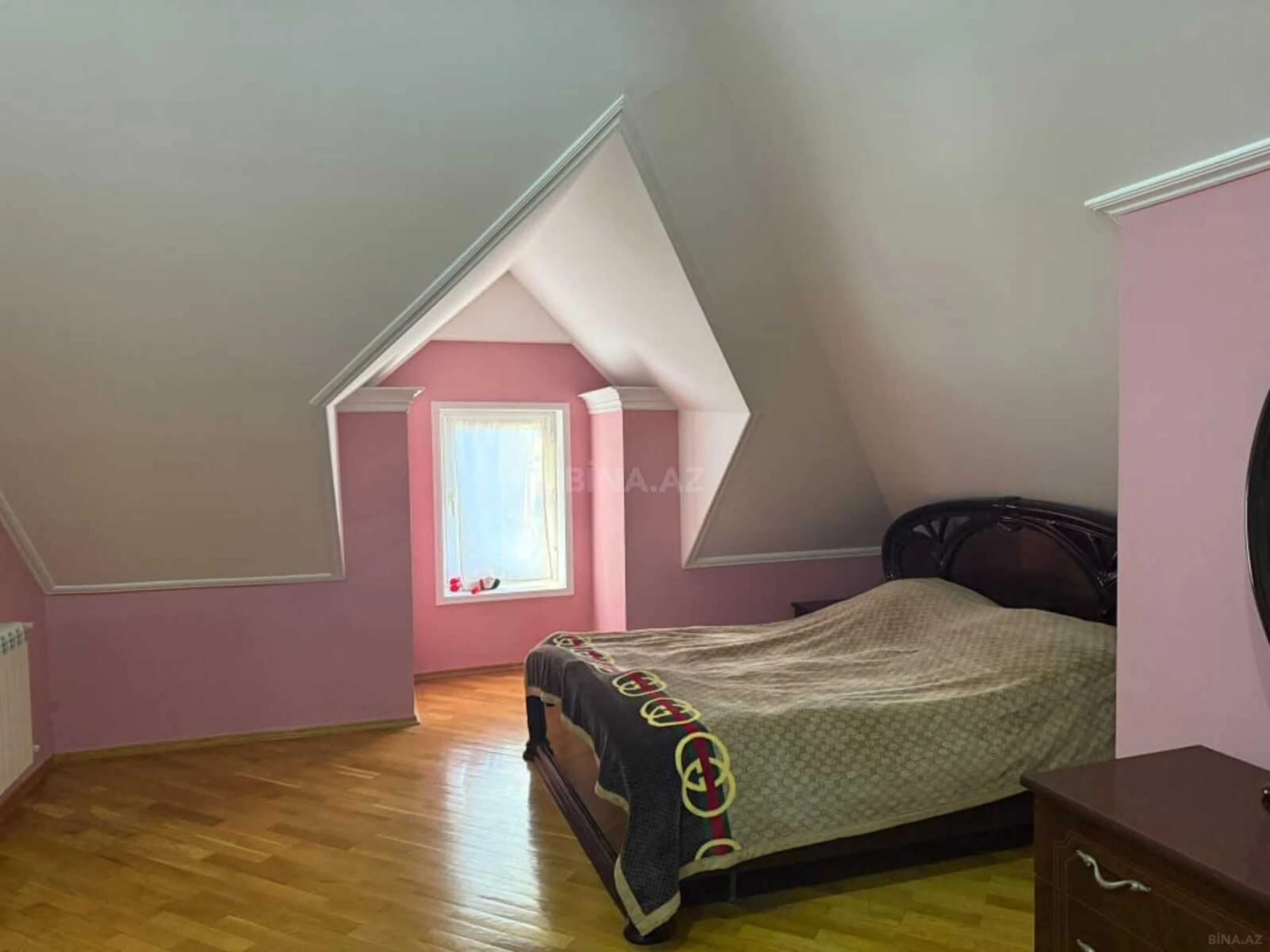 Satılır 8 otaqlı həyət evi 600 m²