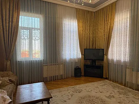 Satılır 8 otaqlı həyət evi 600 m²