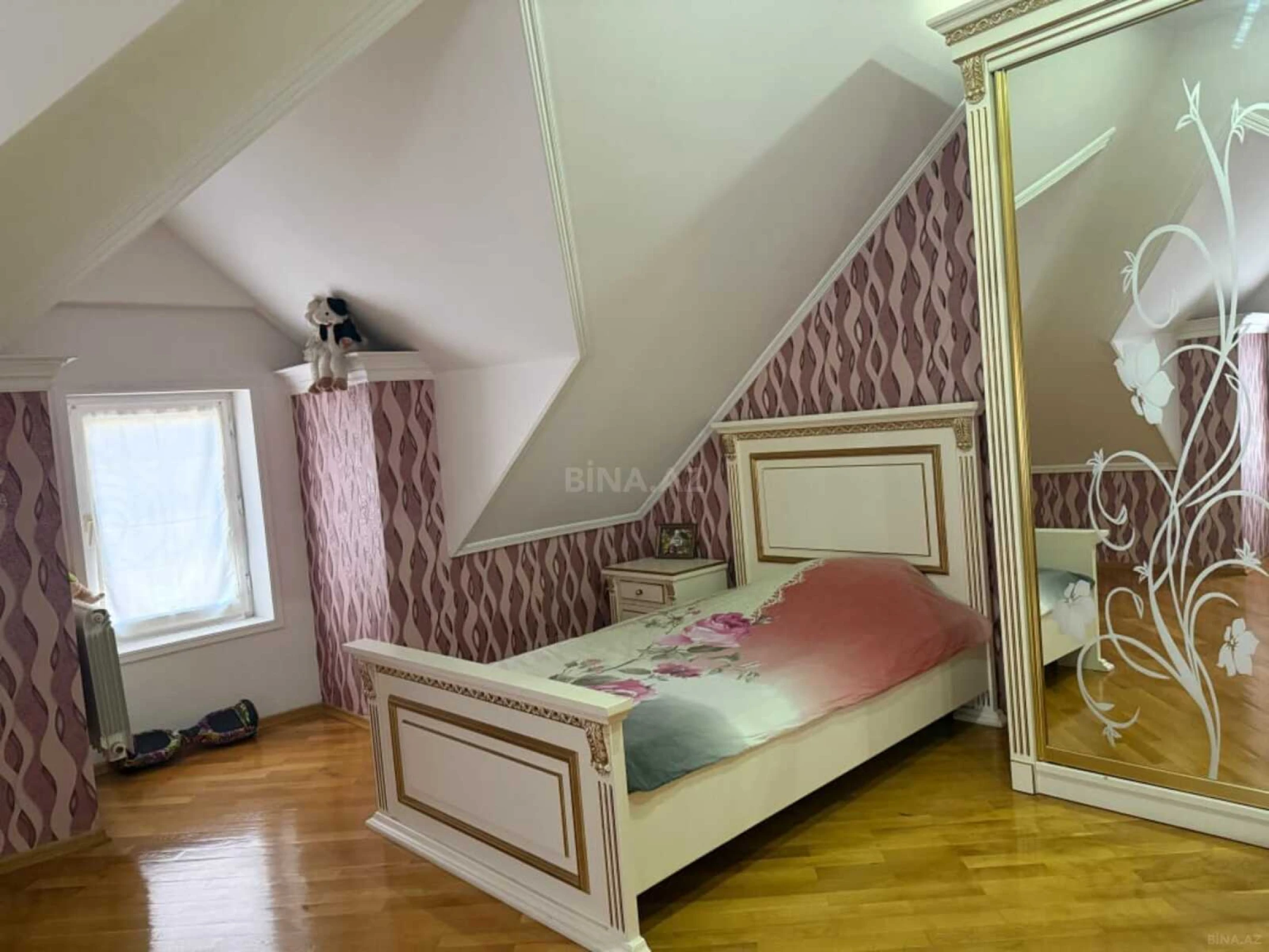 Satılır 8 otaqlı həyət evi 600 m²