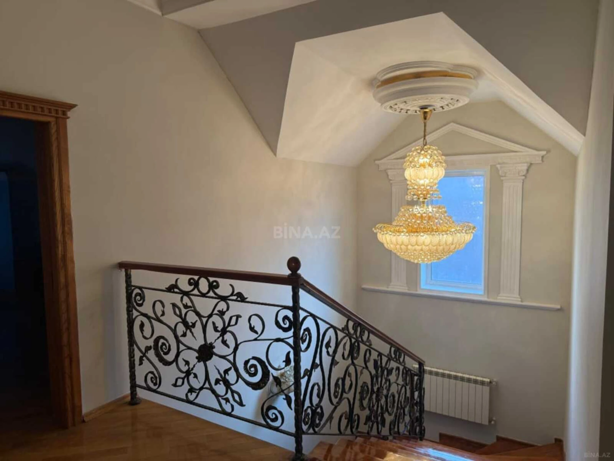 Satılır 8 otaqlı həyət evi 600 m²