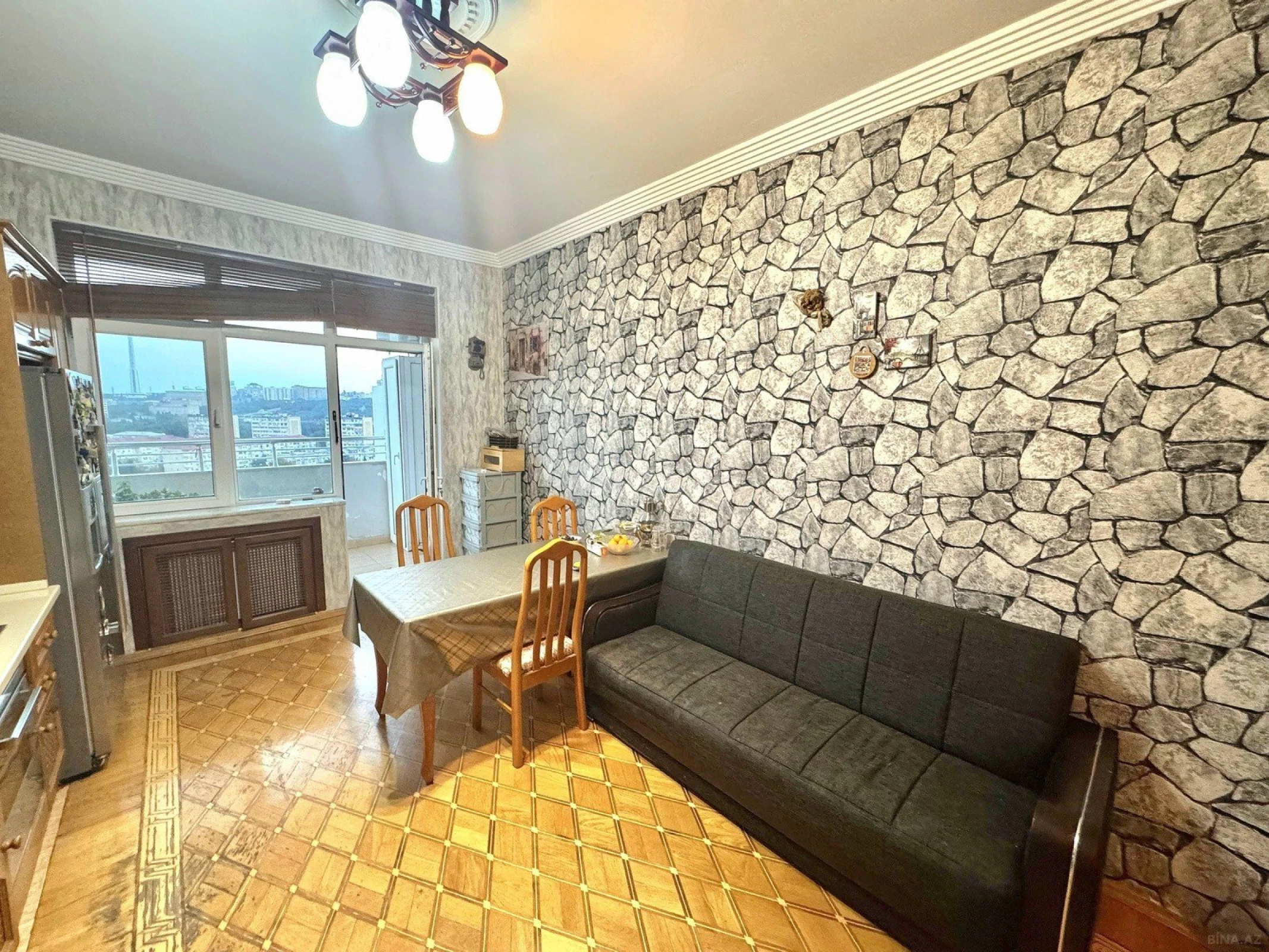 Satılır 3 otaqlı mənzil 155 m²