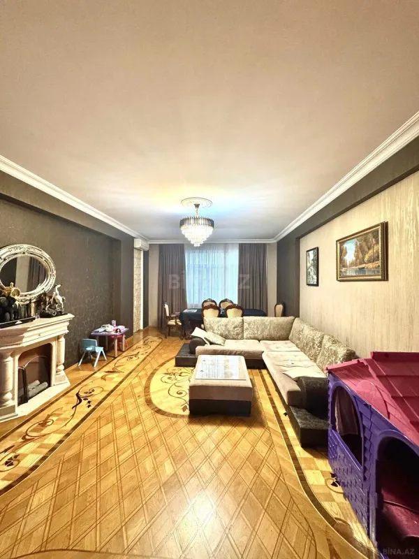 Satılır 3 otaqlı mənzil 155 m²
