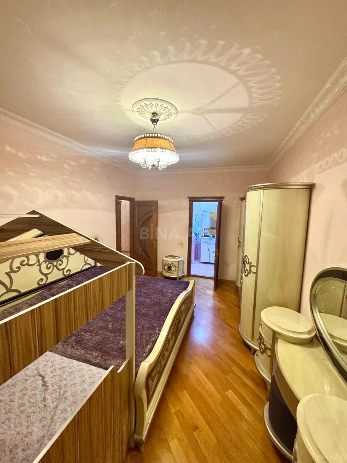 Satılır 3 otaqlı mənzil 155 m²