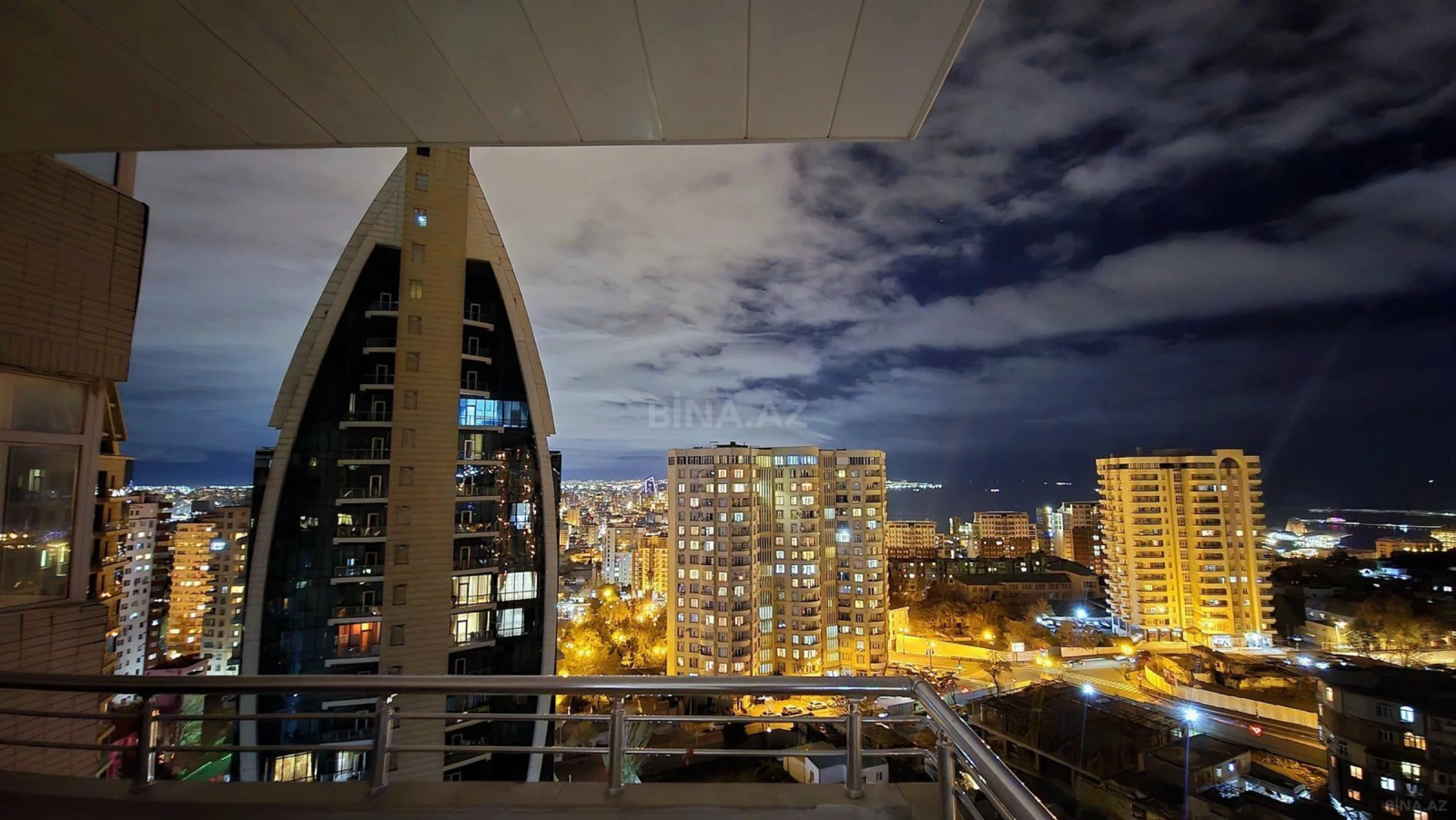 Satılır 3 otaqlı mənzil 155 m²