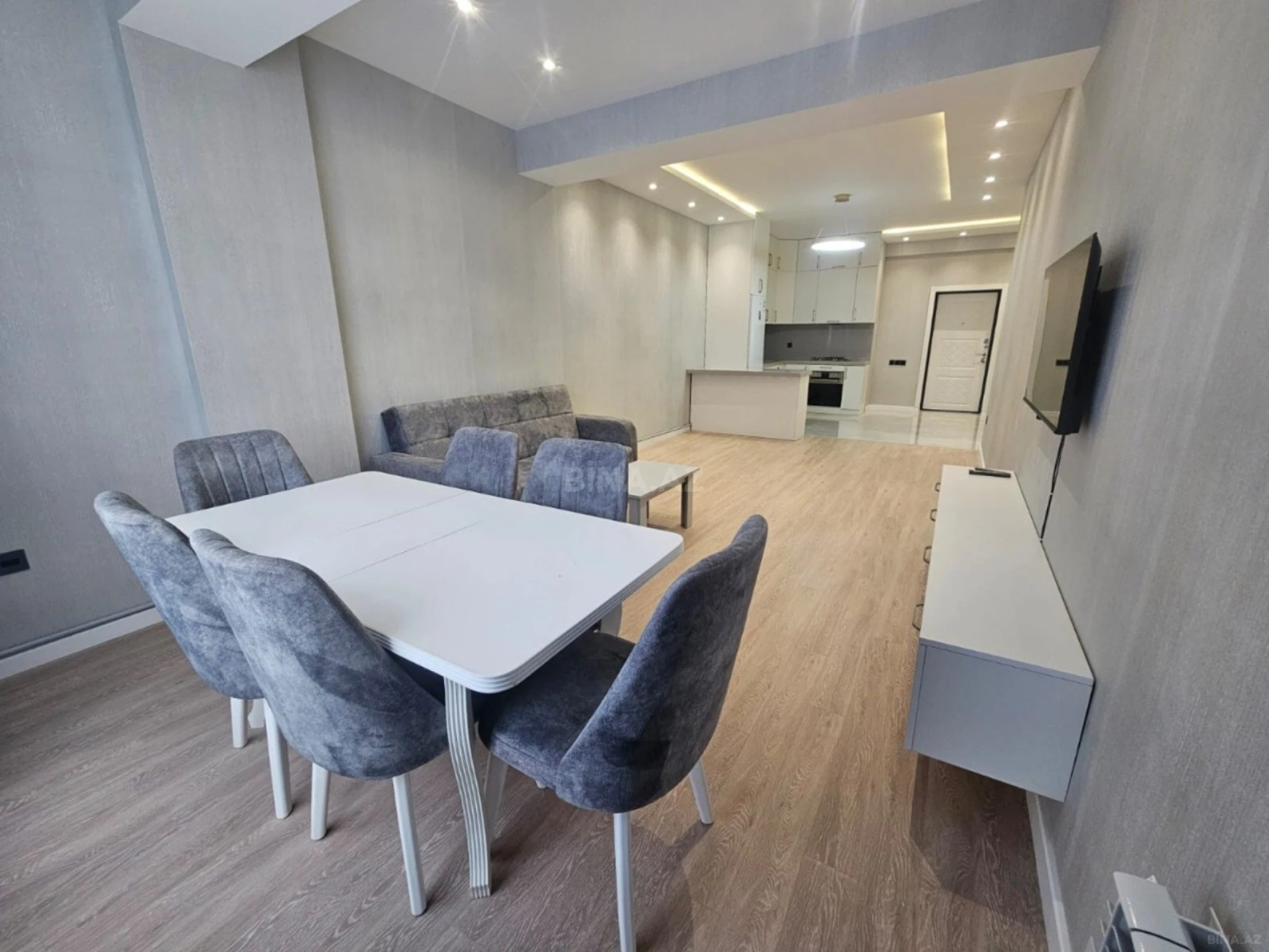 Kirayə verilir 2 otaqlı mənzil 80 m²