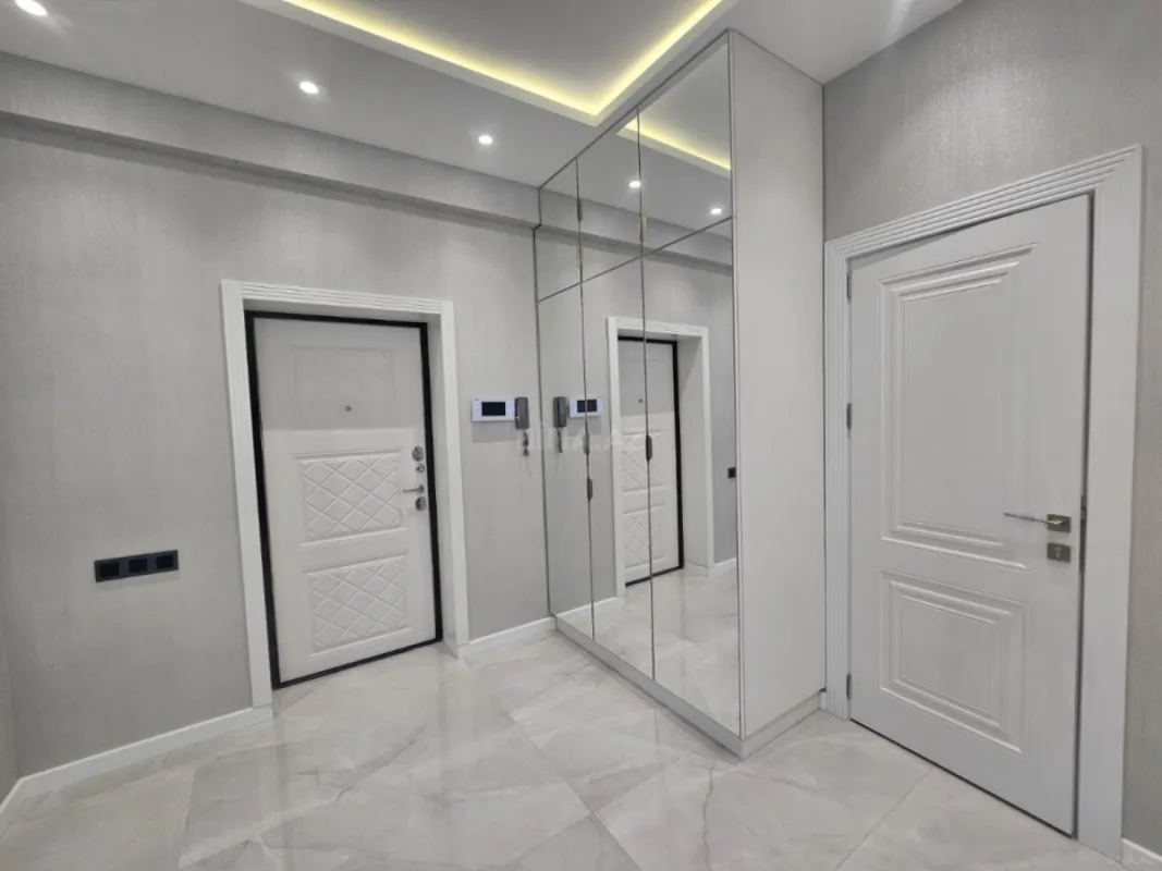 Kirayə verilir 2 otaqlı mənzil 80 m²