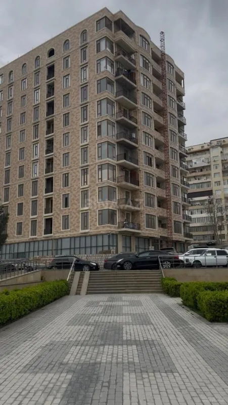 Satılır 3 otaqlı mənzil 124 m²