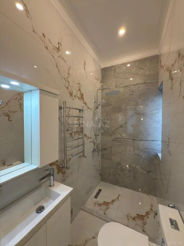 Satılır 6 otaqlı həyət evi 450 m²