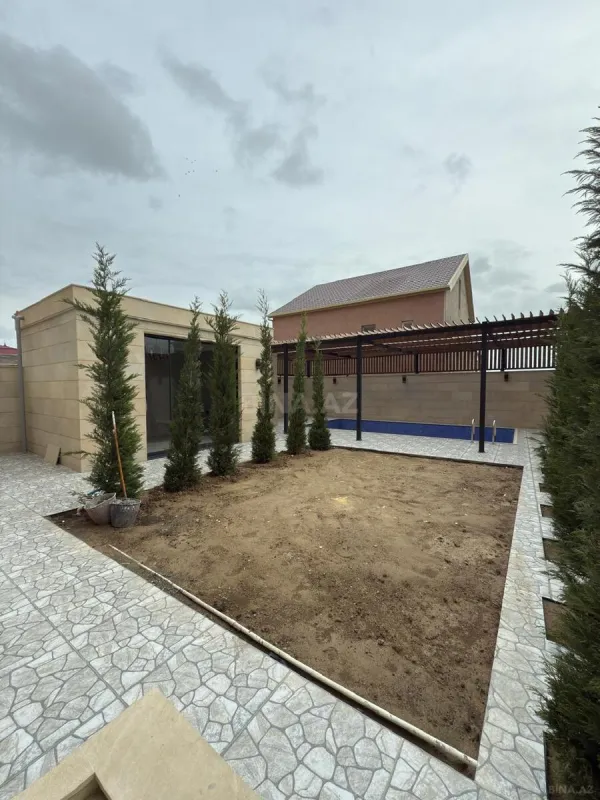 Satılır 6 otaqlı həyət evi 450 m²