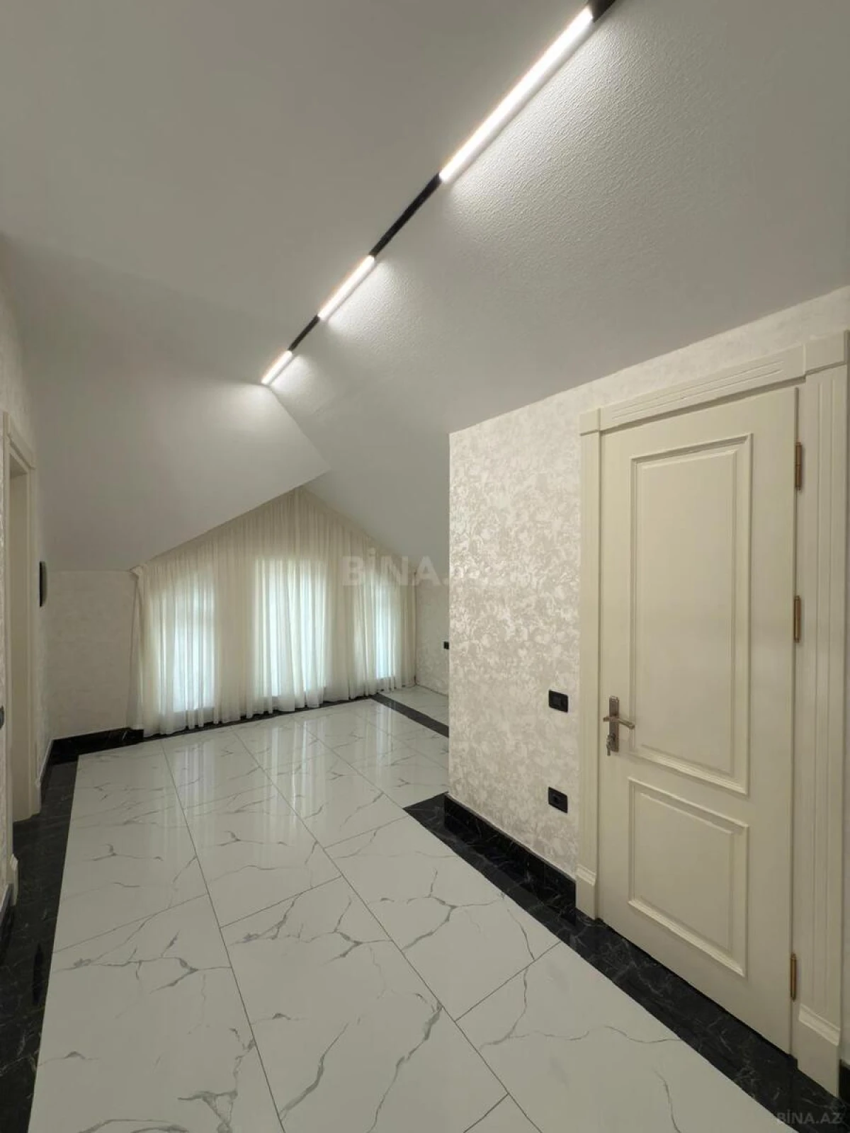 Satılır 6 otaqlı həyət evi 450 m²