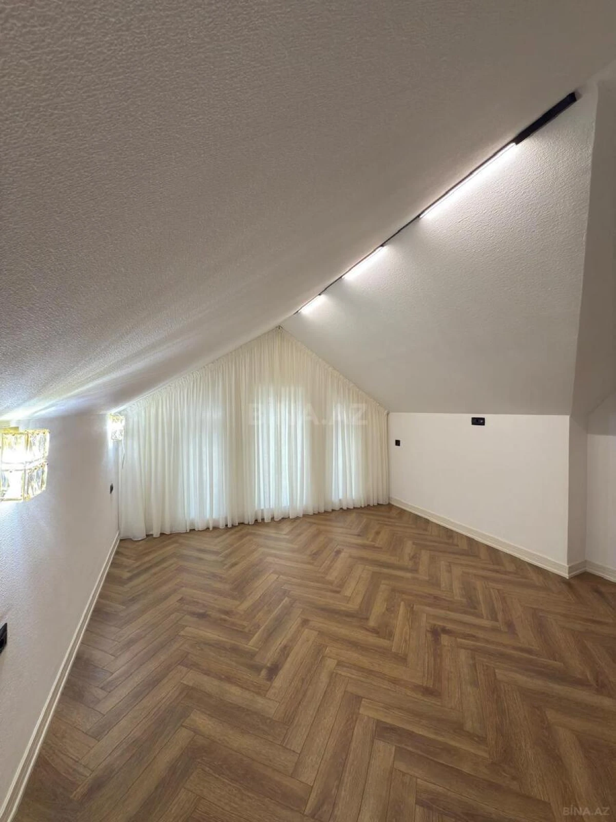 Satılır 6 otaqlı həyət evi 450 m²