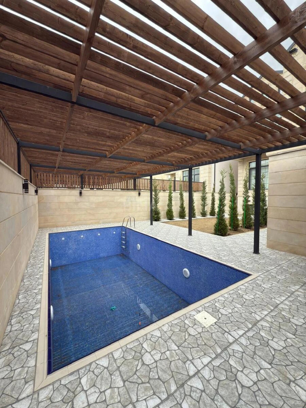 Satılır 6 otaqlı həyət evi 450 m²