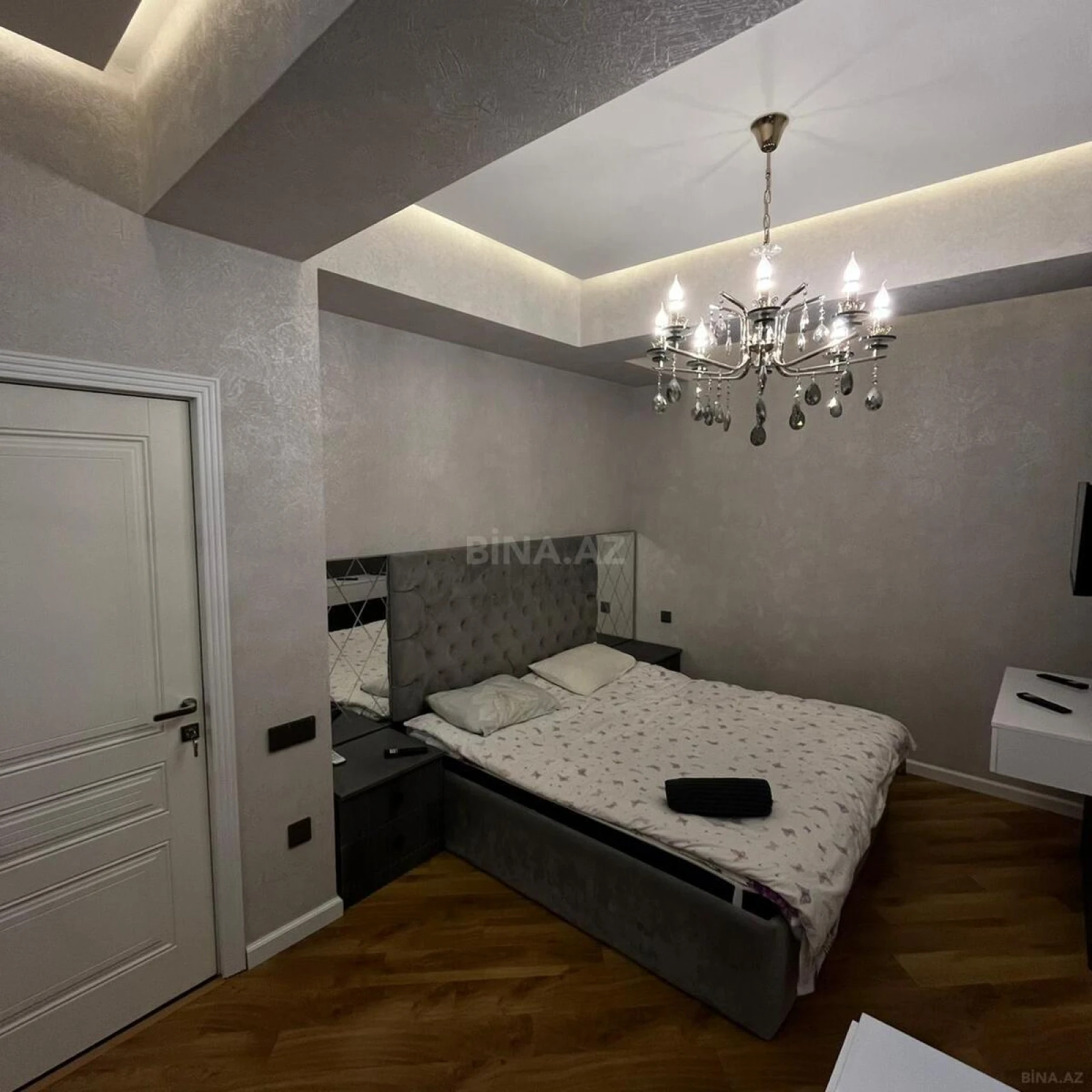 Satılır 3 otaqlı mənzil 137 m²