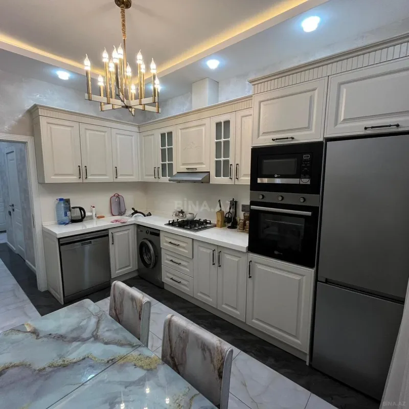 Satılır 3 otaqlı mənzil 137 m²