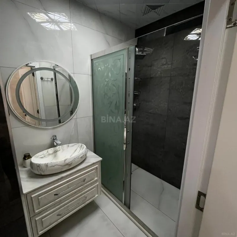 Satılır 3 otaqlı mənzil 137 m²