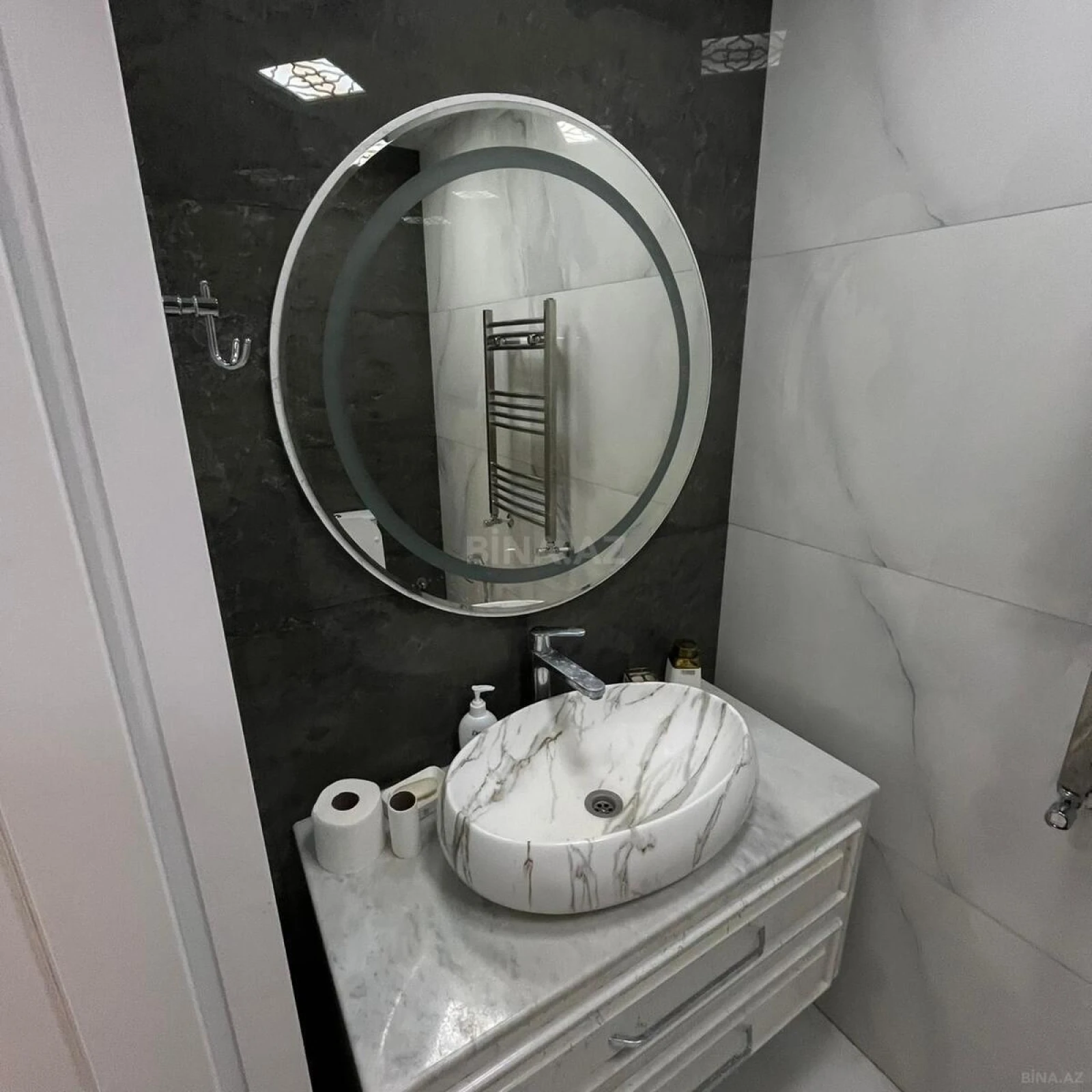 Satılır 3 otaqlı mənzil 137 m²