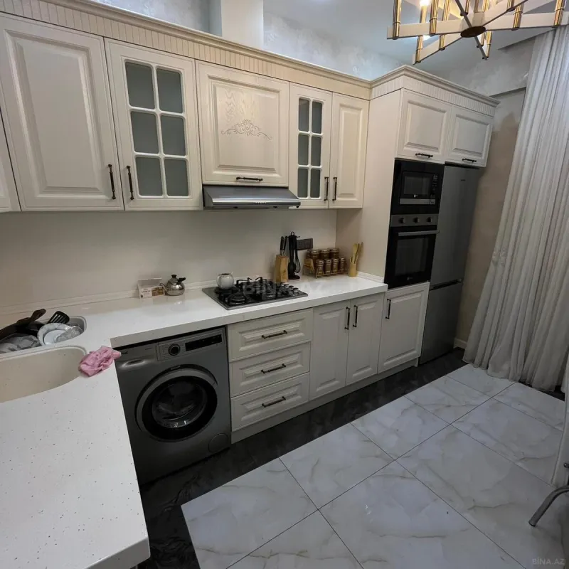 Satılır 3 otaqlı mənzil 137 m²