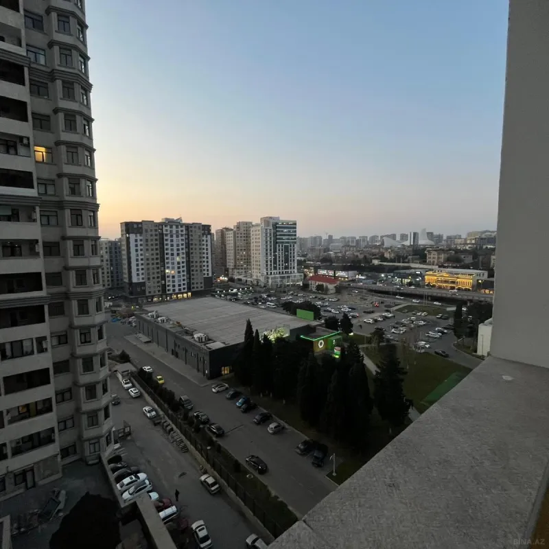 Satılır 3 otaqlı mənzil 137 m²