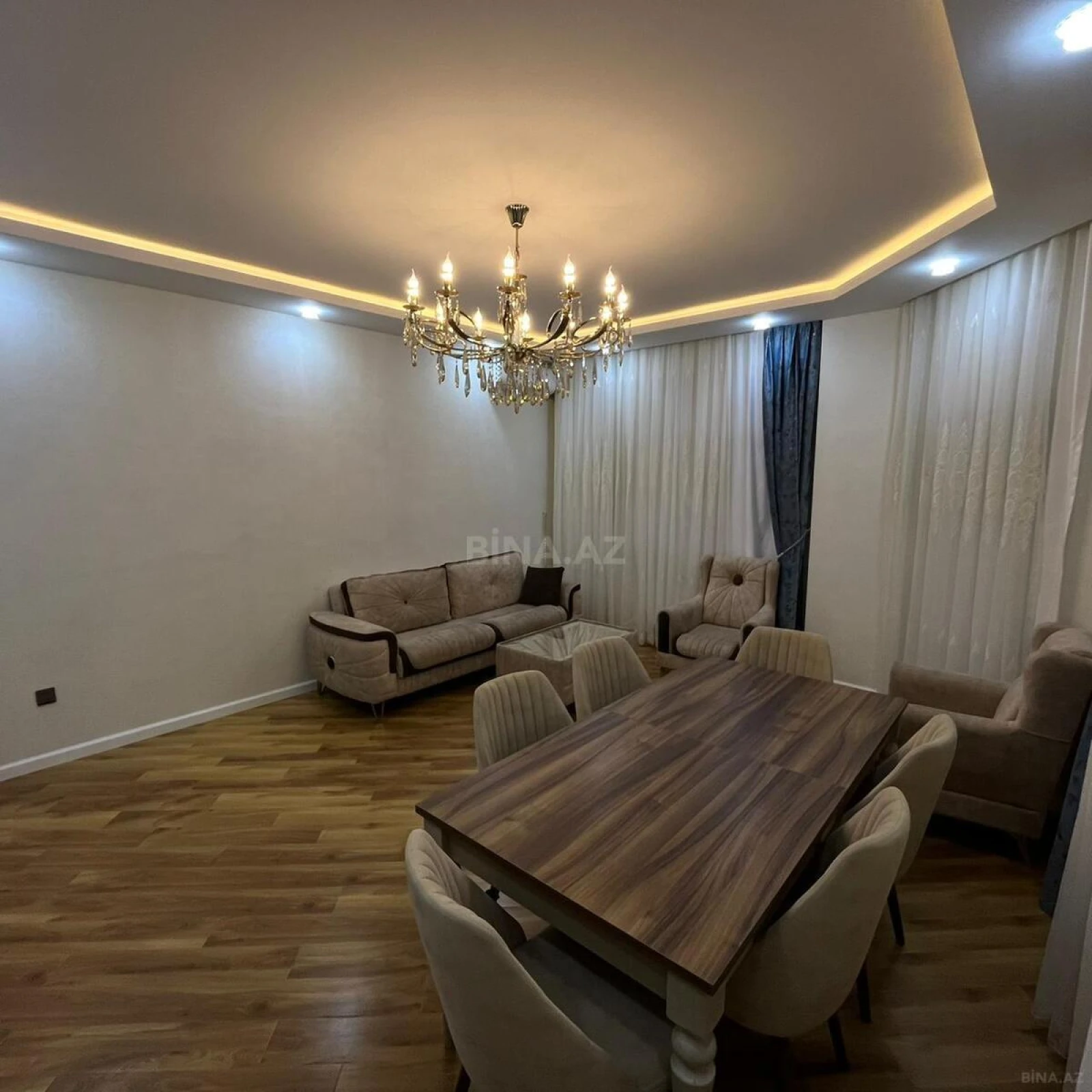 Satılır 3 otaqlı mənzil 137 m²