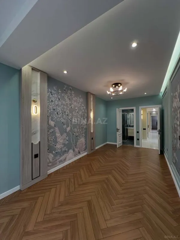 Satılır 4 otaqlı mənzil 140 m²