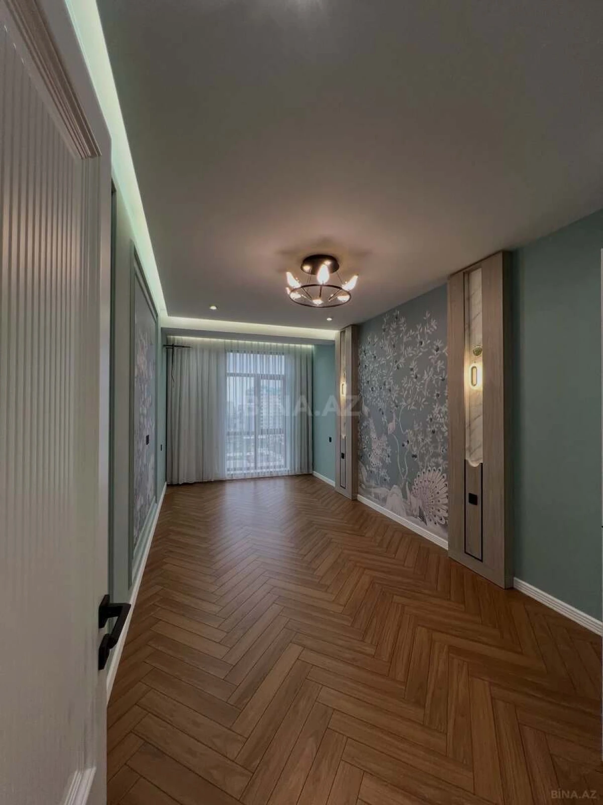 Satılır 4 otaqlı mənzil 140 m²