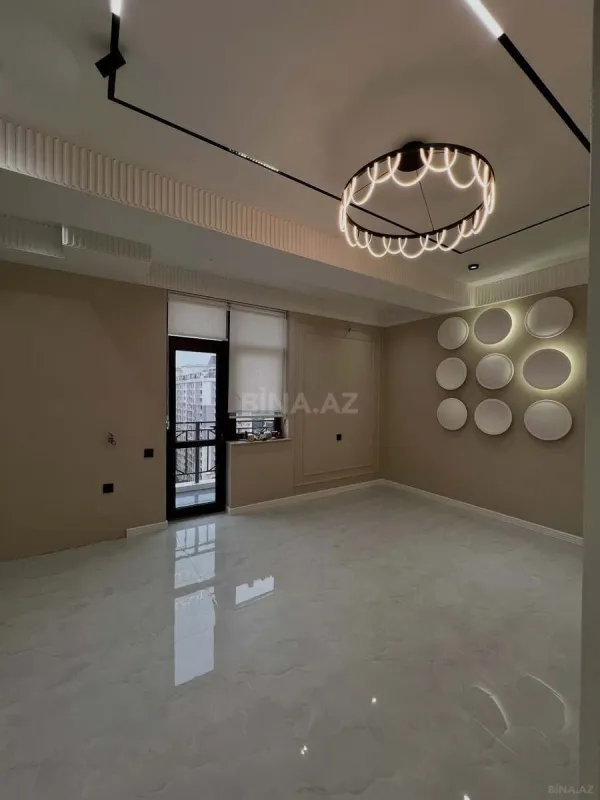 Satılır 4 otaqlı mənzil 140 m²