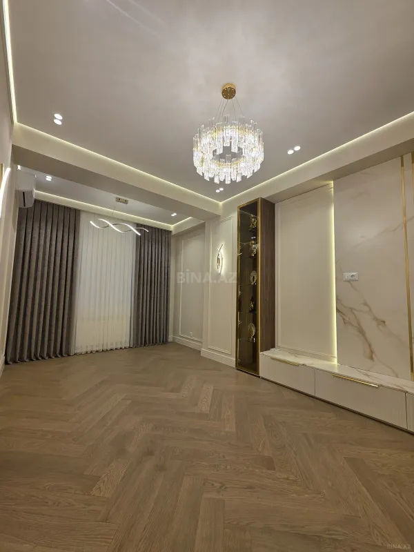 Satılır 4 otaqlı mənzil 140 m²