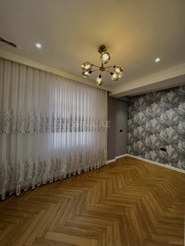 Satılır 4 otaqlı mənzil 140 m²