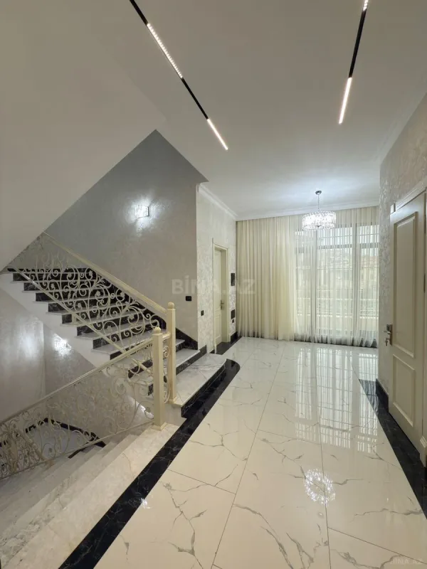 Satılır 6 otaqlı həyət evi 450 m²