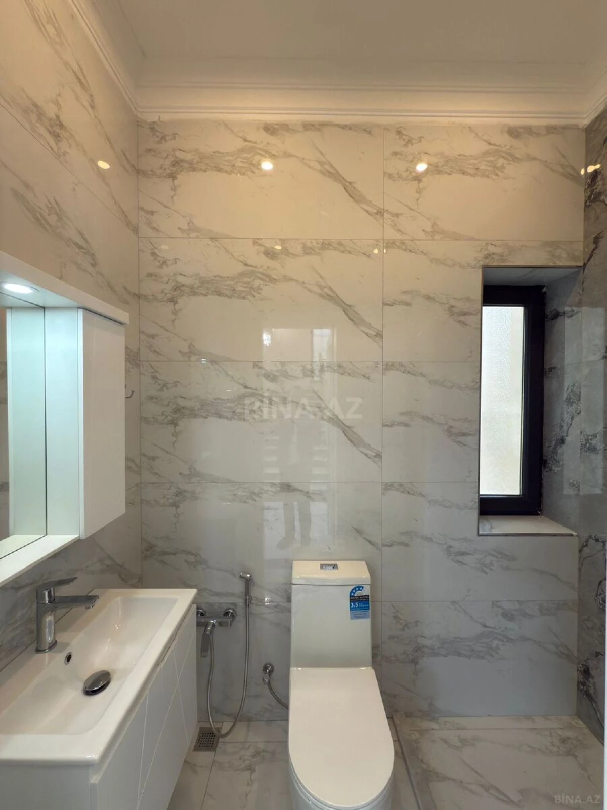 Satılır 6 otaqlı həyət evi 450 m²