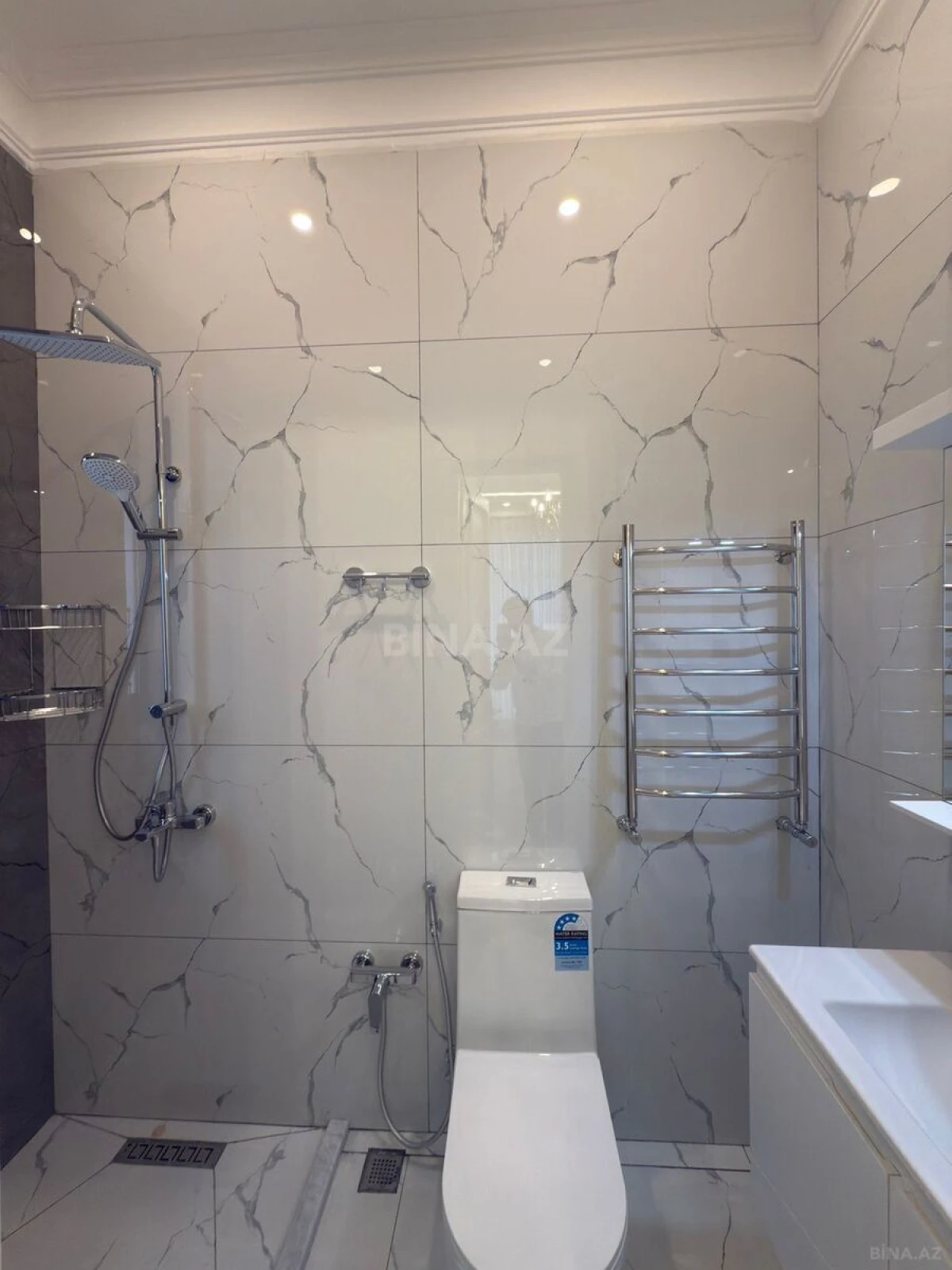 Satılır 6 otaqlı həyət evi 450 m²