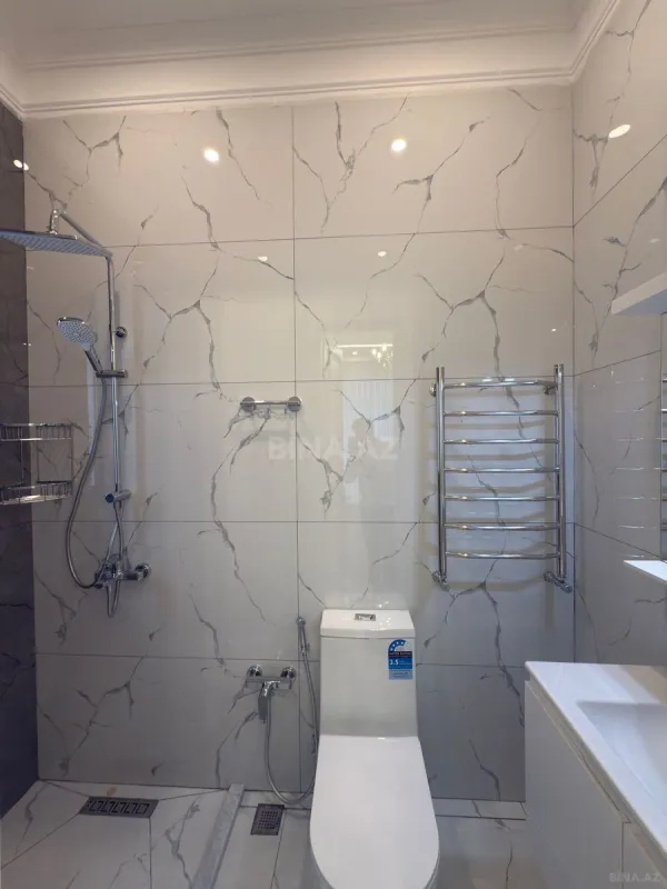 Satılır 6 otaqlı həyət evi 450 m²